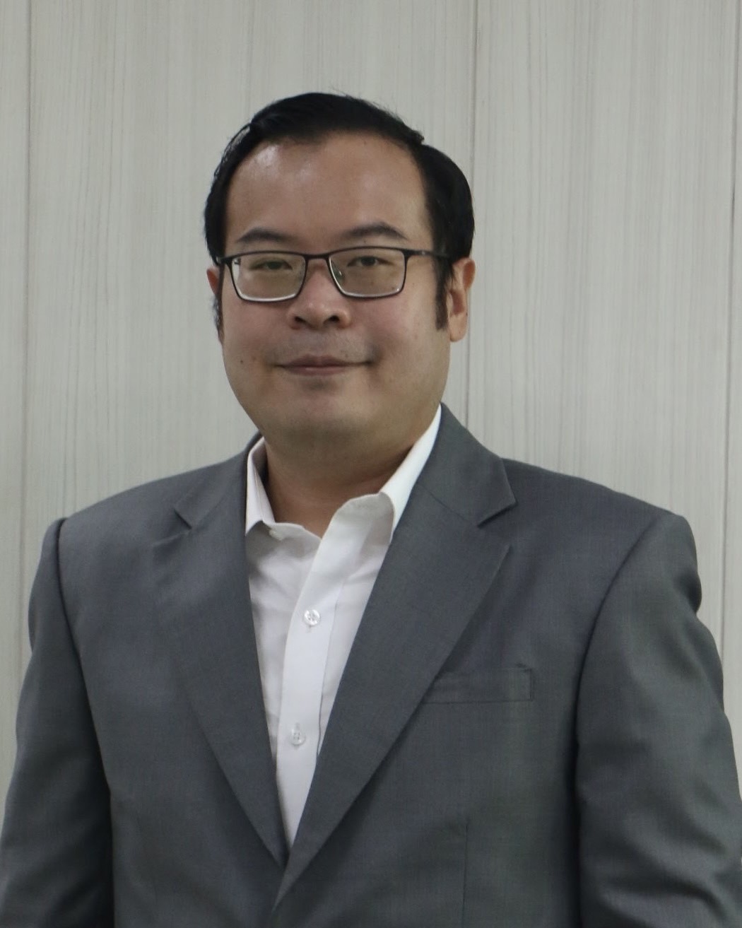 ผศ.ดร.วัลลภ กิตติสาธร